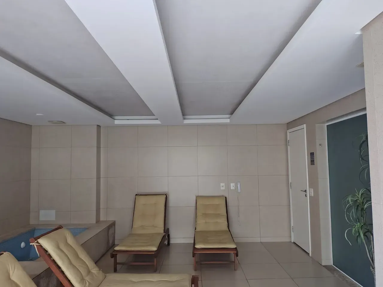 Apartamento com 3 quartos e varanda, pisos de cerâmica — photo 39