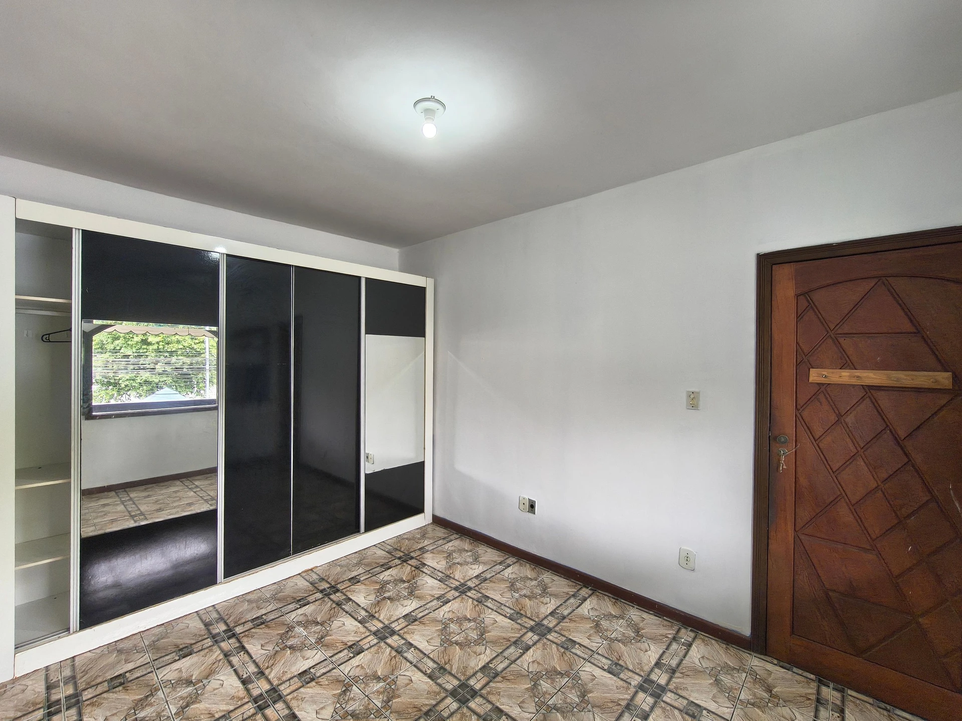 2-bedroom house with floor-to-ceiling windows — photo 22