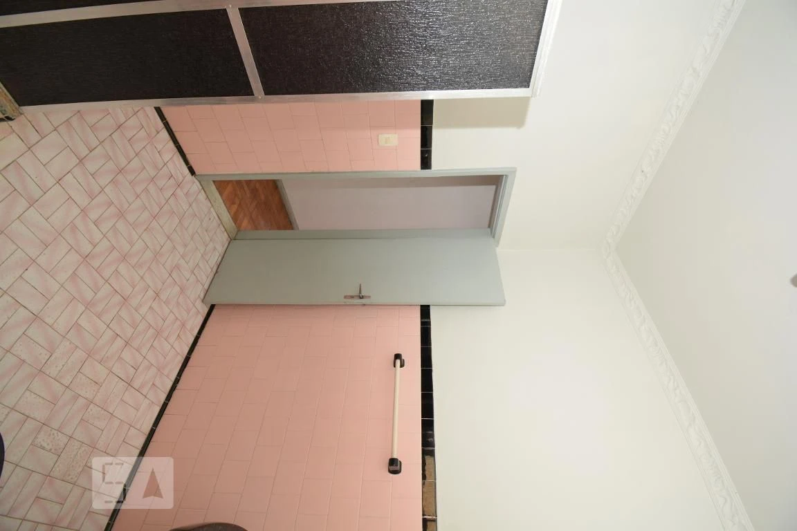 Wood or laminate floors in a 2-bedroom house, 100 m² — photo 44