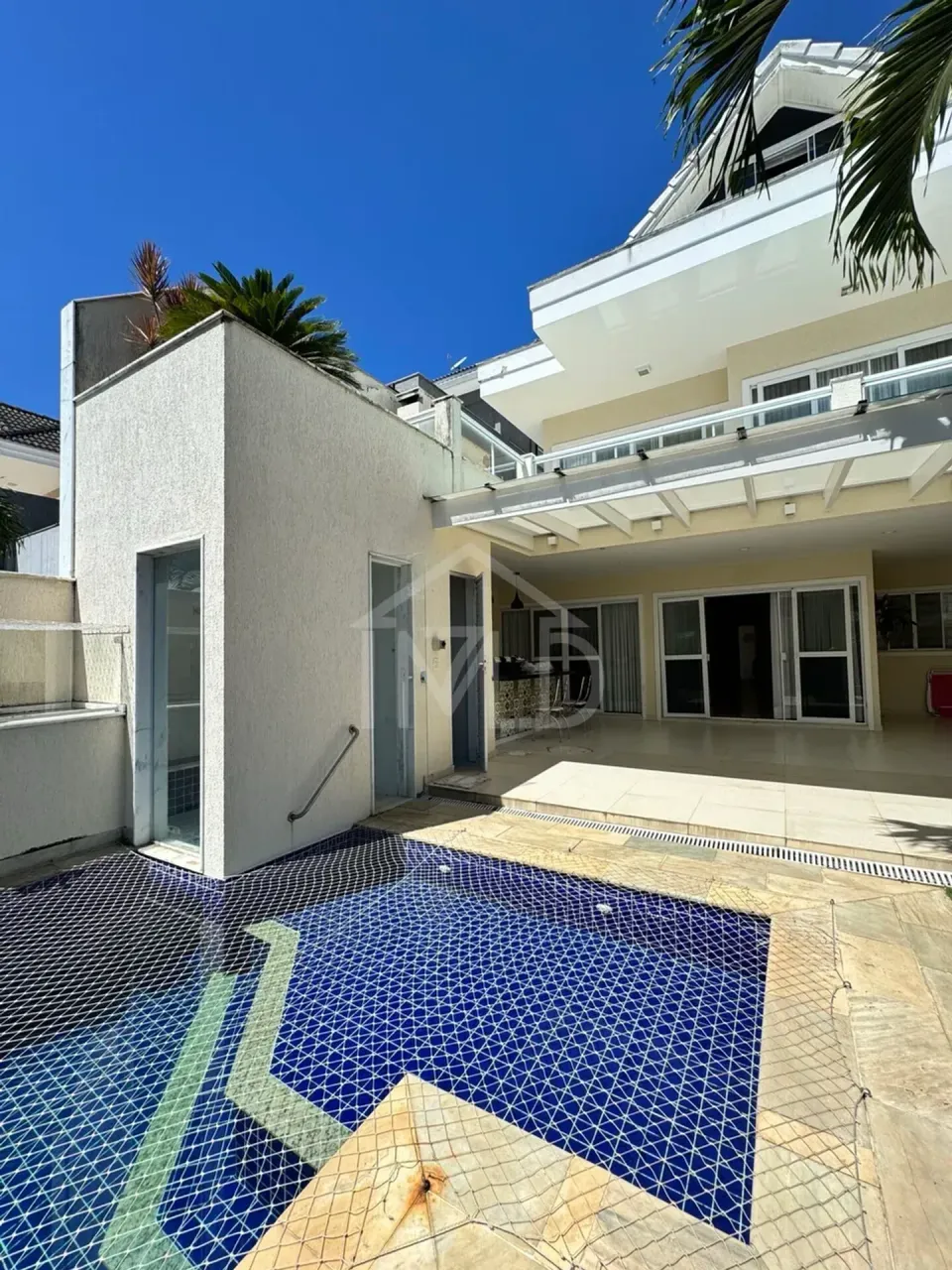 House 390 m² with 5 bedrooms and an open-plan kitchen — photo 15