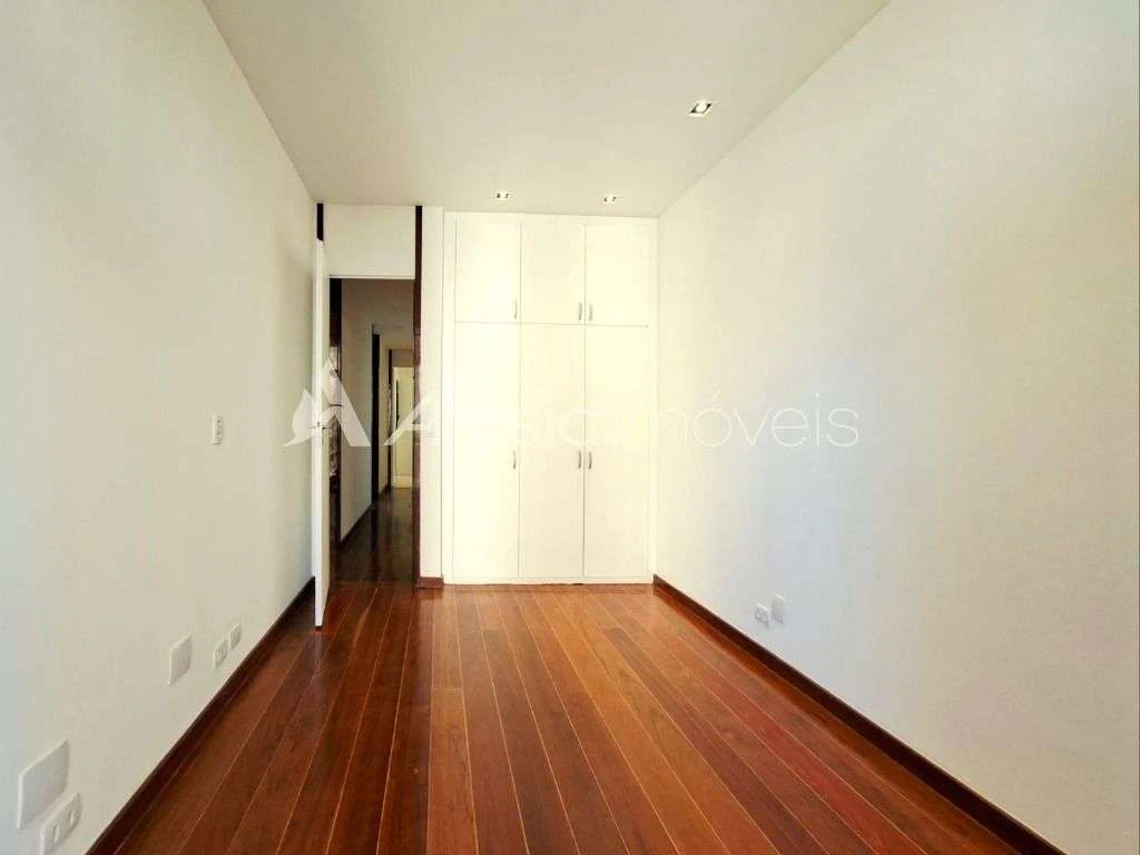 3-bedroom apartment with 140 m² and city-view windows — photo 14