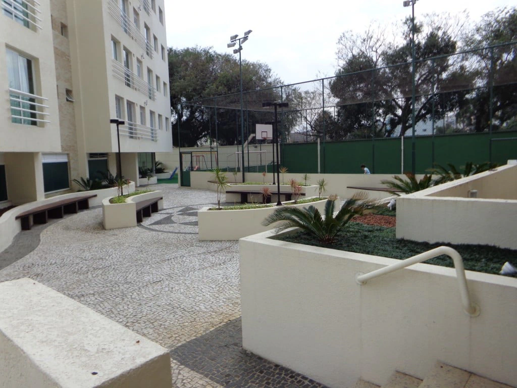2-bedroom apartment with wood or laminate floors in Curitiba — photo 6