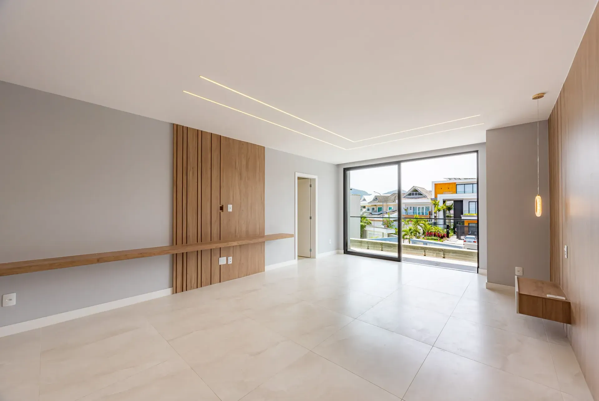 Furnished house with 5 suites and floor-to-ceiling windows — photo 16