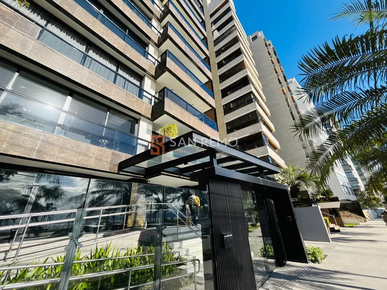 Garden apartment with 3 en-suite bedrooms and 241 m² — photo 4