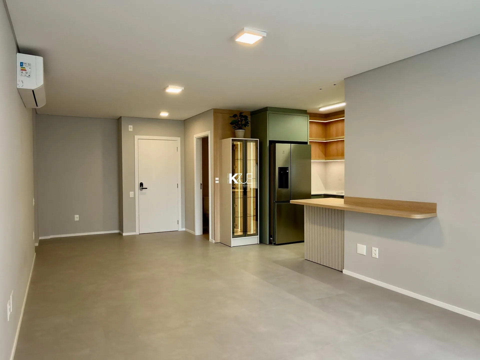 Меблированная квартира: 3 спальни с ванными, 208 м²