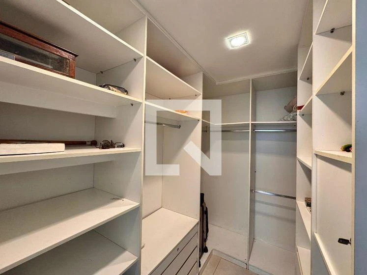 Furnished apartment, 132 m², with a glass-enclosed balcony — photo 13
