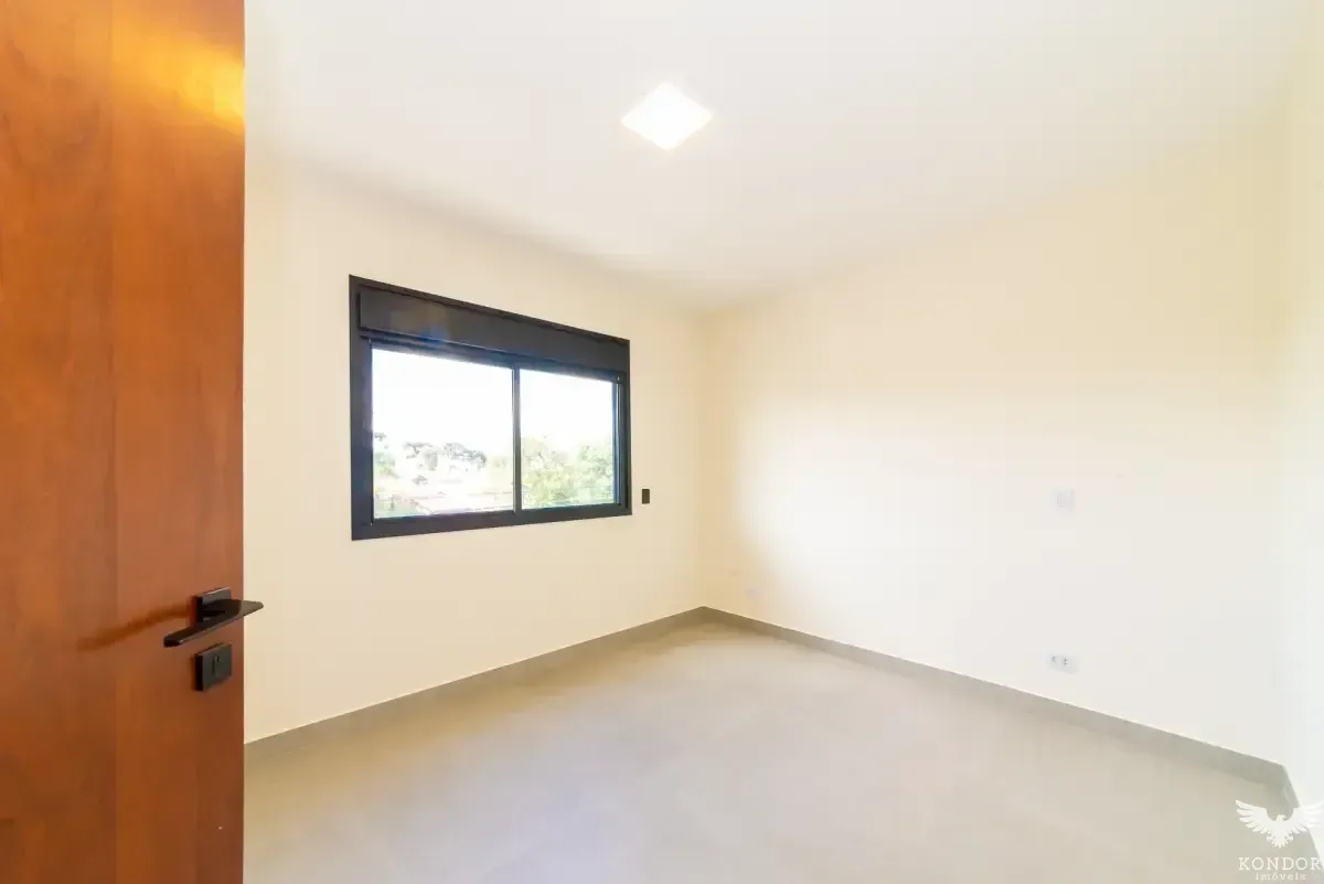 Two-story house with 230 m², 3 bedrooms and 4 baths — photo 3