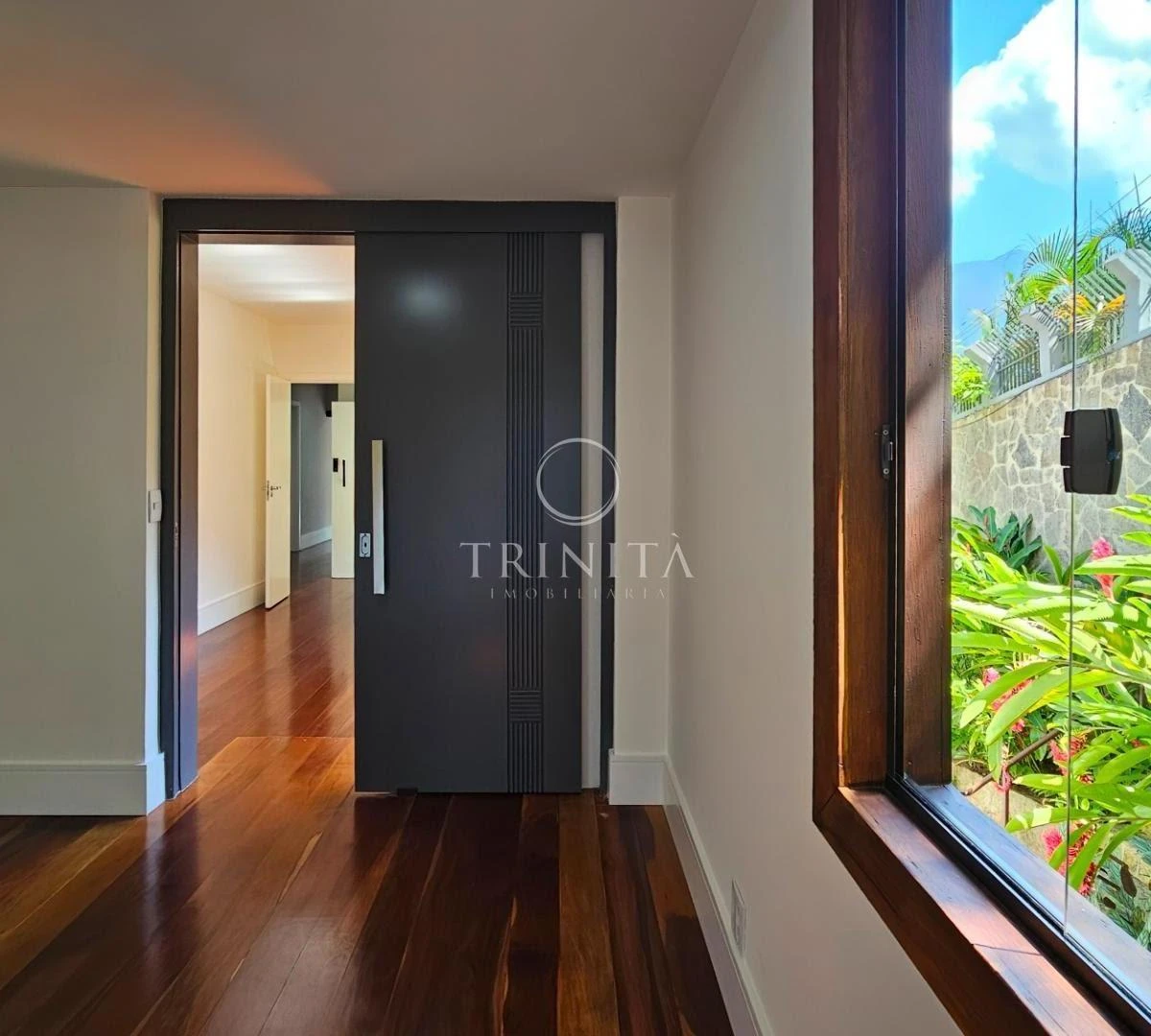 5-bedroom house with a bathtub in Rio de Janeiro — photo 37