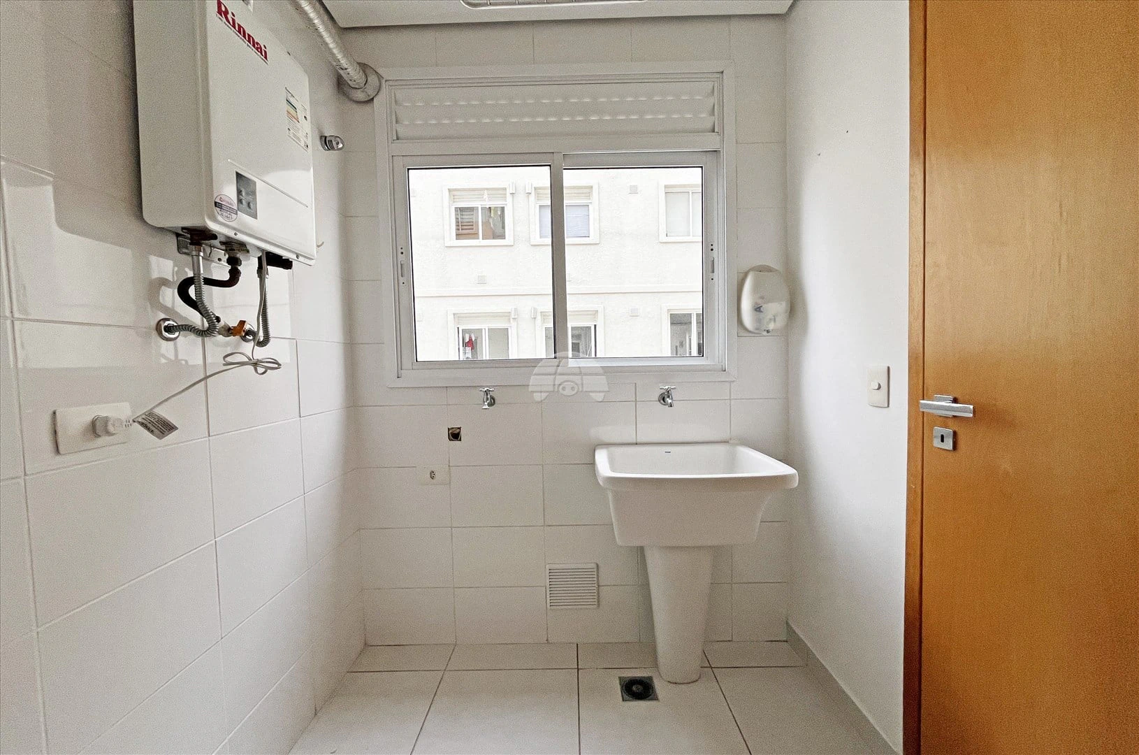 Apartment, 150 m², with wood or laminate floors — photo 3
