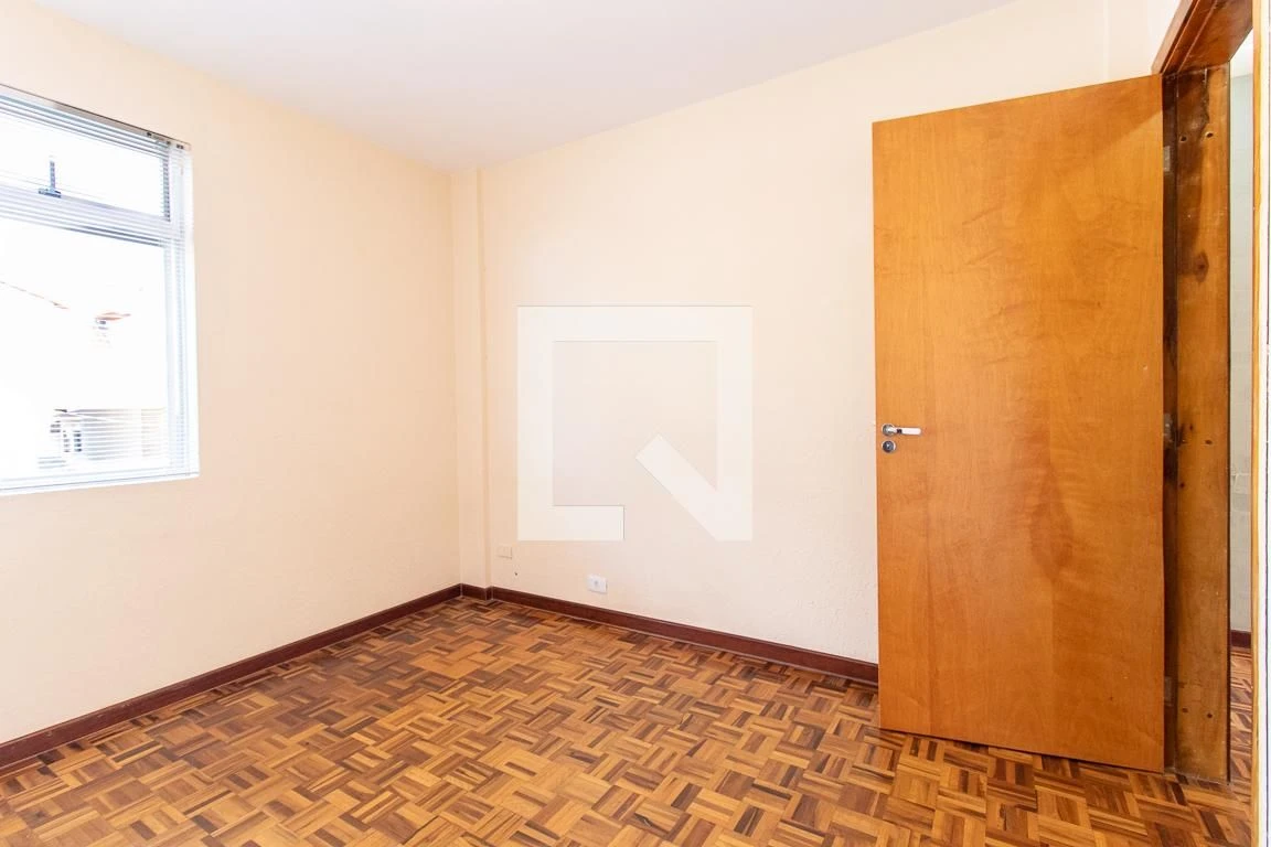 Apartamento de 3 quartos com piso de madeira ou laminado — photo 32