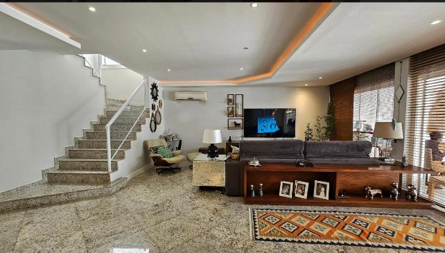 Casa mobiliada 354 m² com 4 quartos e 7 banheiros