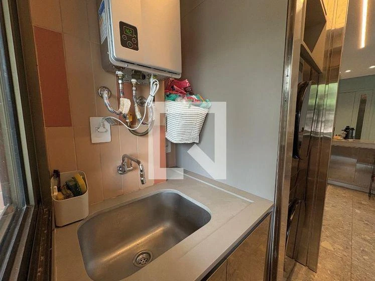 2-bedroom apartment with a glass-enclosed balcony — photo 18