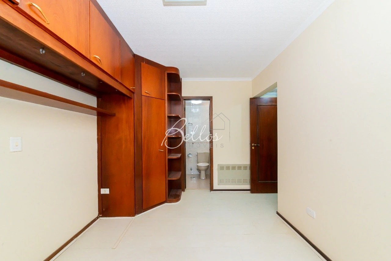 3-bedroom apartment with a bathtub — photo 23