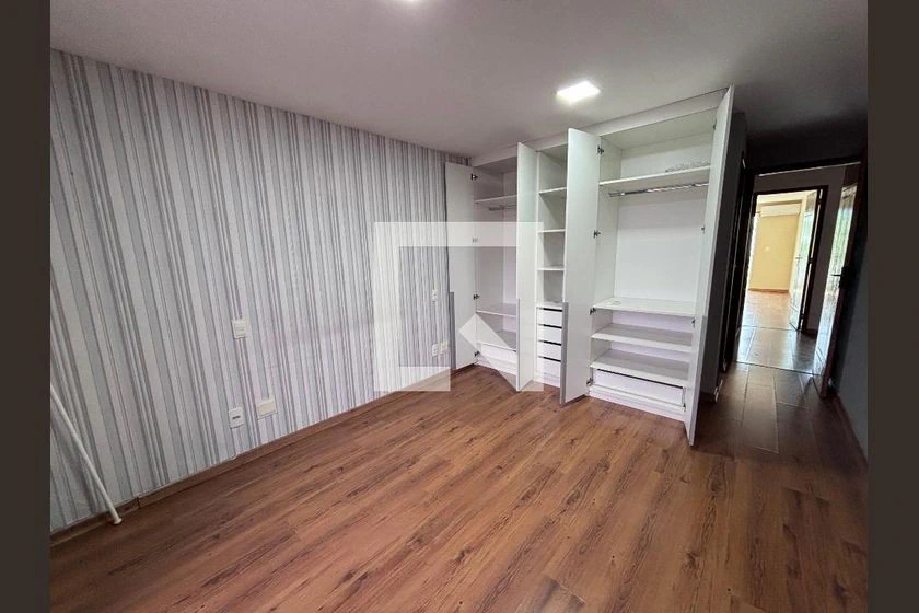 House with 4 en-suite bedrooms, 329 m² and 3 parking — photo 11