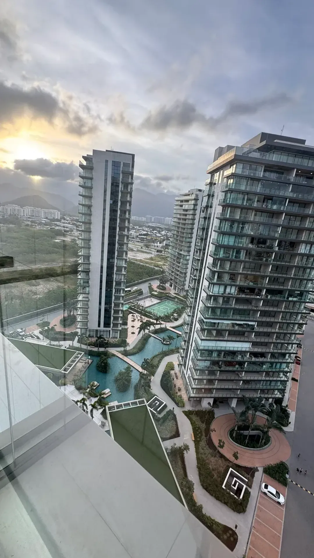 Apartment with 4 bedrooms, 5 bathrooms and enclosed balcony — photo 42