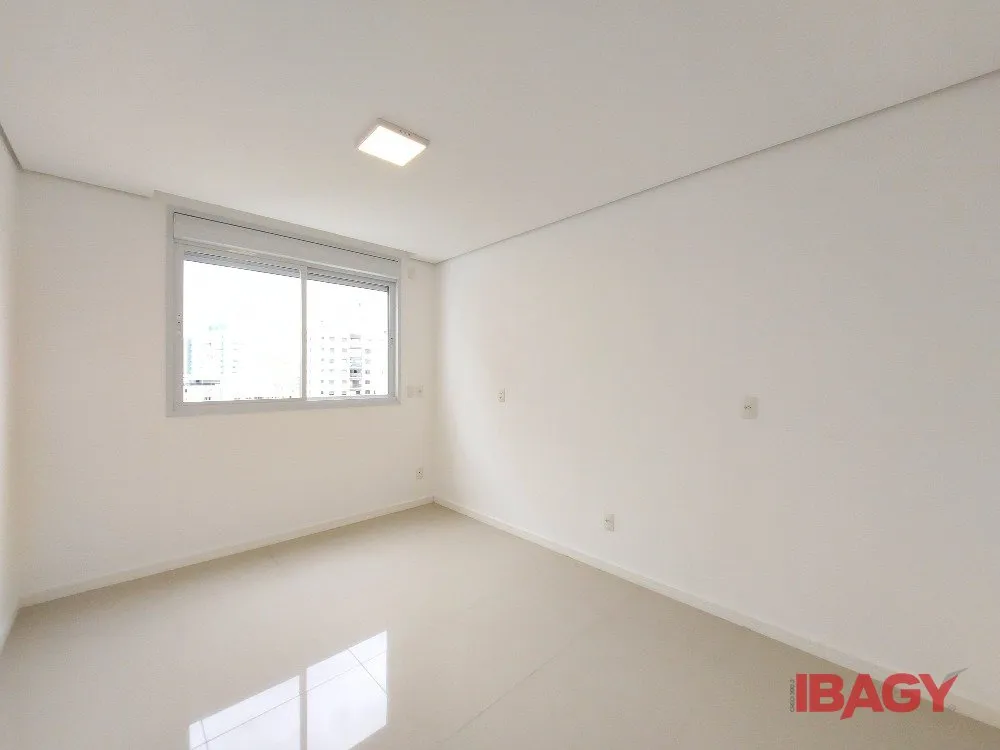 3-bedroom 165 m² apartment with balcony grill — photo 3