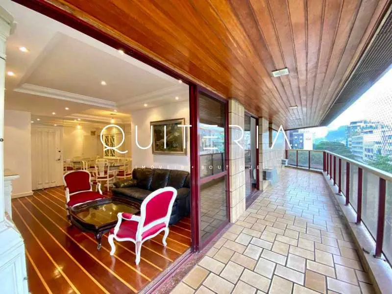 3-bedroom apartment with a glassed-in balcony — photo 8