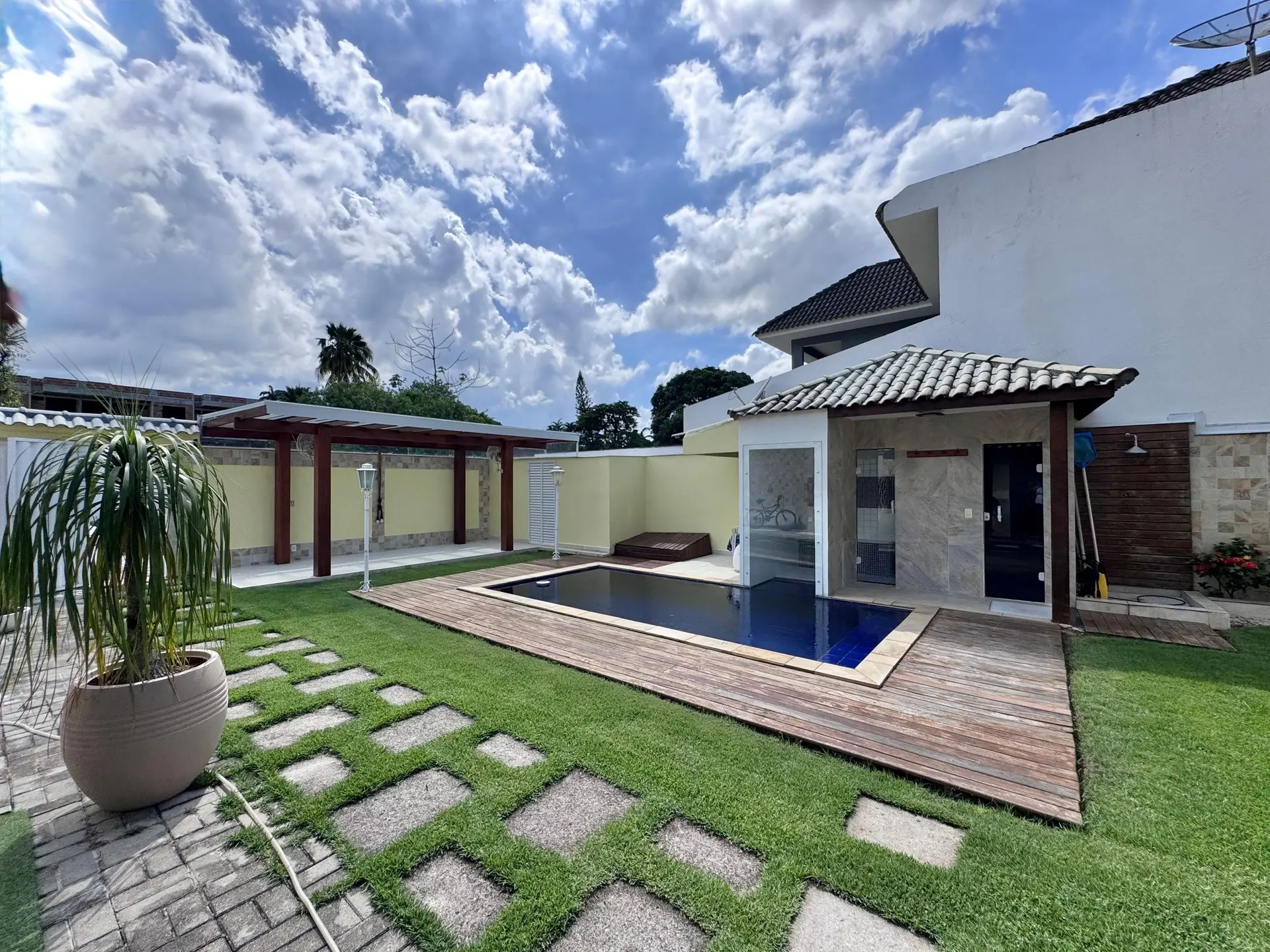 Apartamento amueblado de 4 dormitorios con jardín privado — photo 5