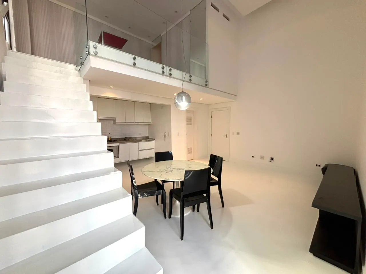 90 m² loft with 1 parking spot and suite