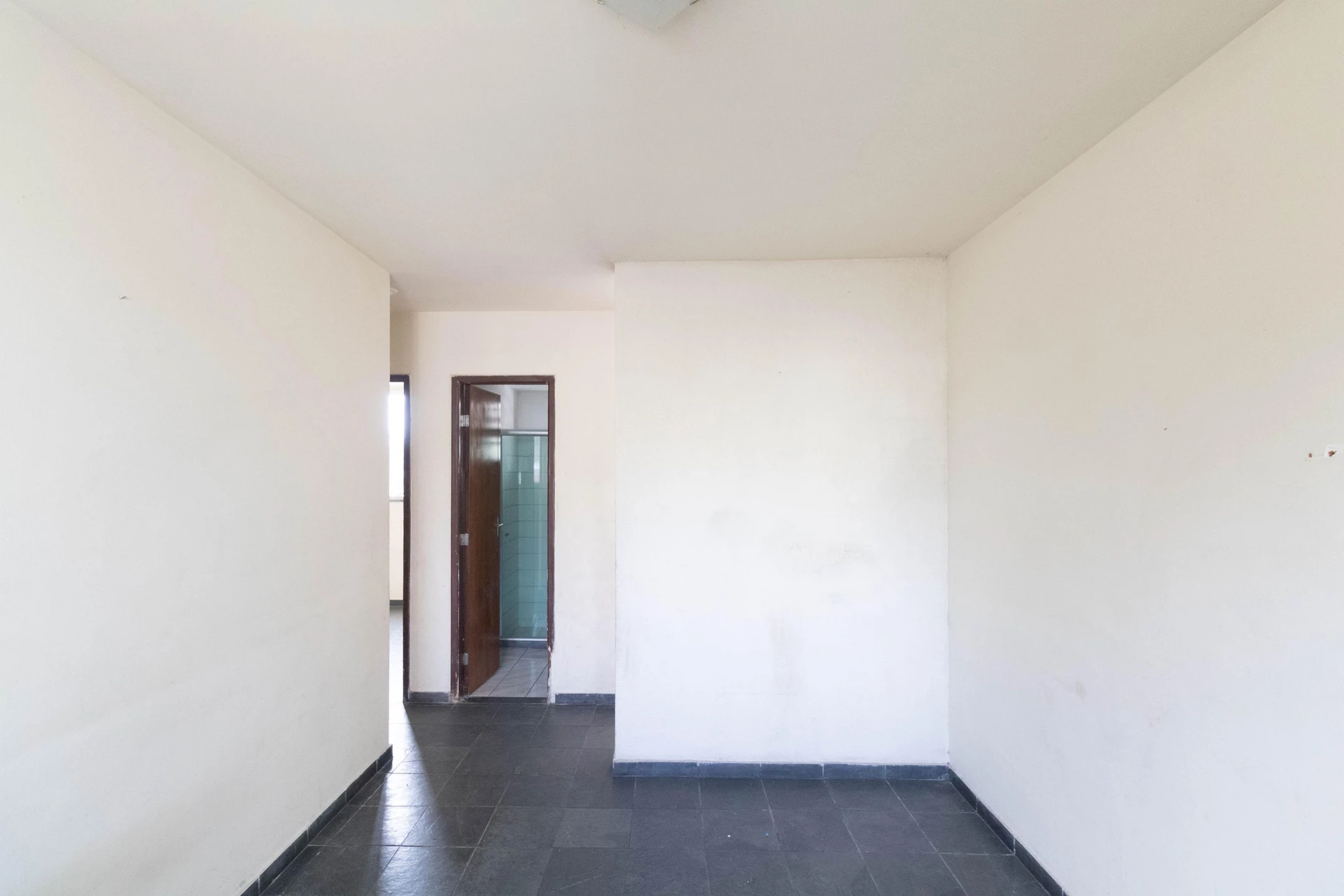 2-bedroom apartment in a building with a gym — photo 11