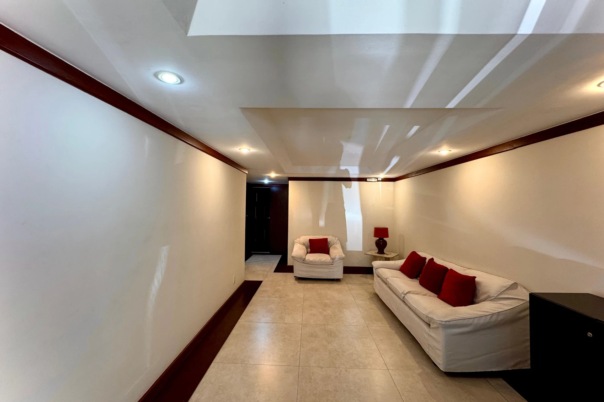 Furnished apartment, 96 m², with a glass-enclosed balcony — photo 16