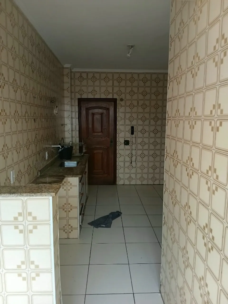 2-bedroom apartment in a building with a gym — photo 11