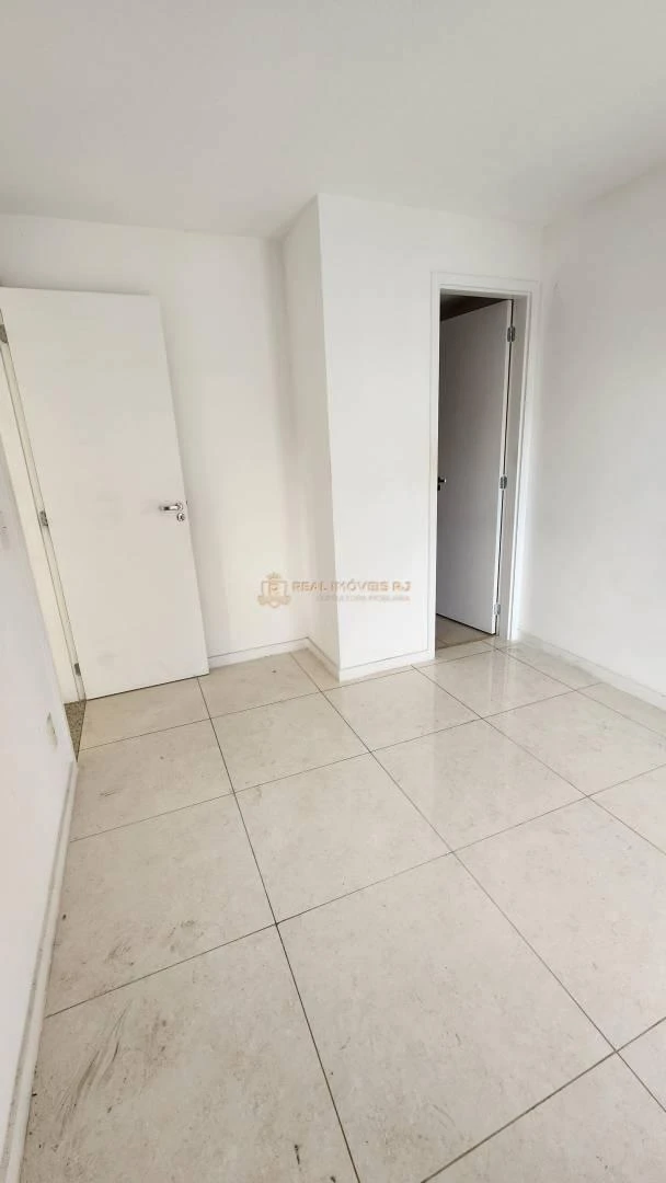 Unfurnished apartment with 3 bedrooms and 2 bathrooms — photo 21