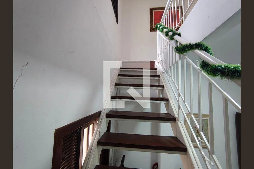 Furnished house with 5 bedrooms and 631 m² — photo 33