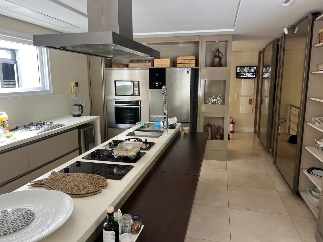 Casa mobiliada 1000 m² com 5 quartos e 5 banheiros