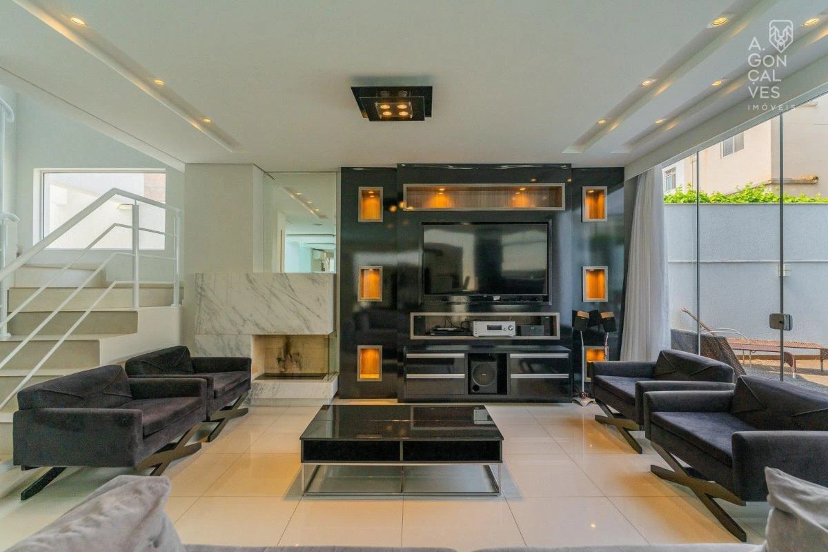 Furnished house with 3 en-suite bedrooms and balconies — photo 17