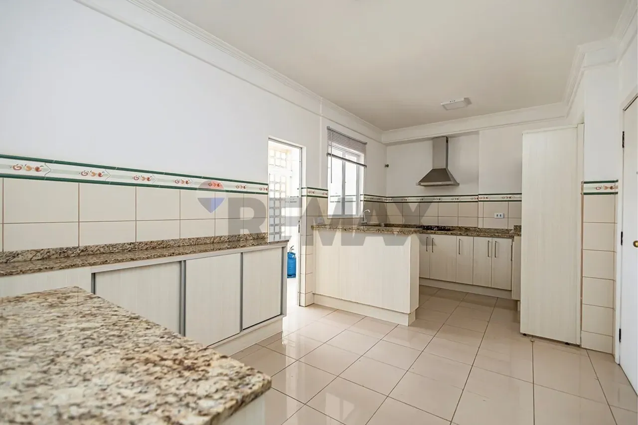 Home office in a 3-bedroom apartment, 181 m² — photo 3