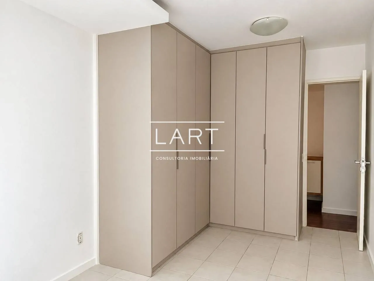 Apartment on the 2nd floor with a glass-enclosed balcony — photo 3
