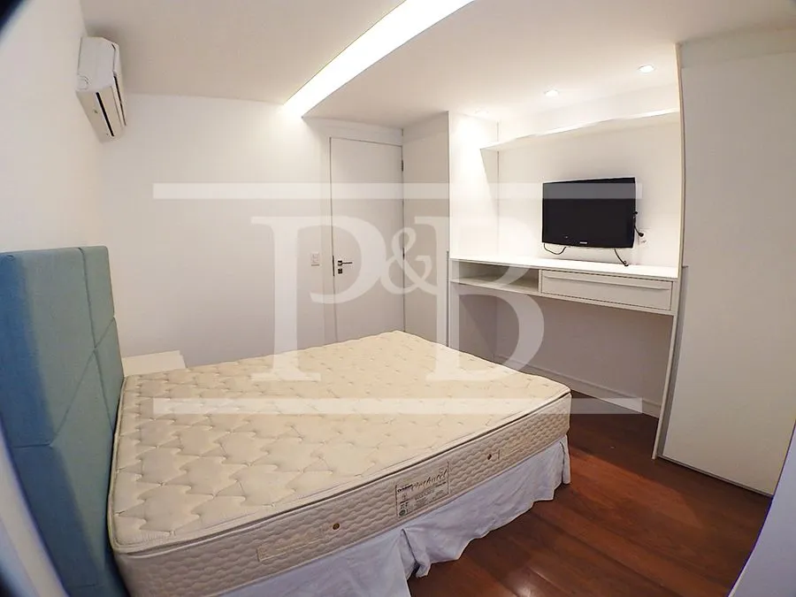4-bedroom apartment with glassed-in balcony — photo 21