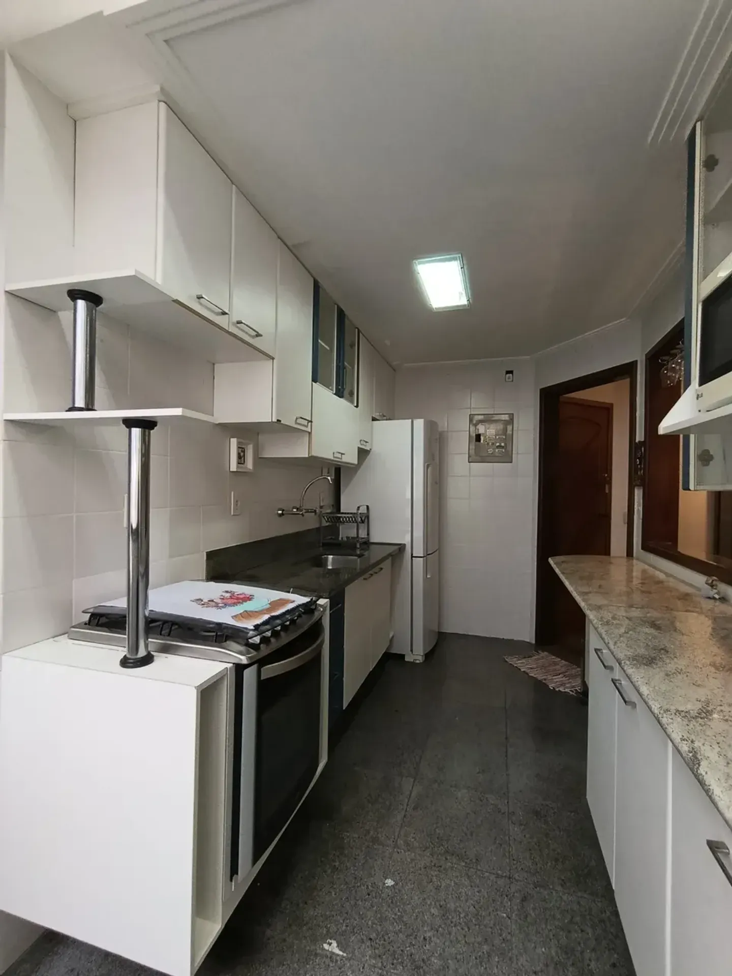 Apartamento sem mobília com cozinha separada e 2 quartos — photo 42