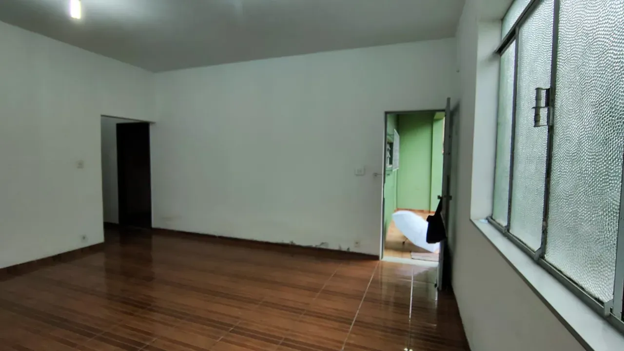 Unfurnished house with 7 bedrooms and 1 suite — photo 13