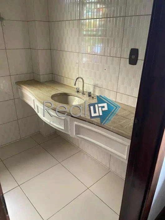 1083 m² house with 5 en-suite bedrooms and 9 parking — photo 4