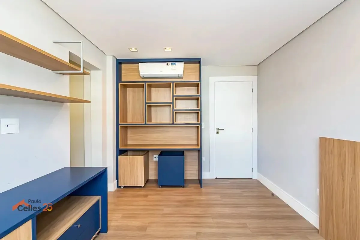 Furnished house, 275 m², with a glass-enclosed balcony — photo 14