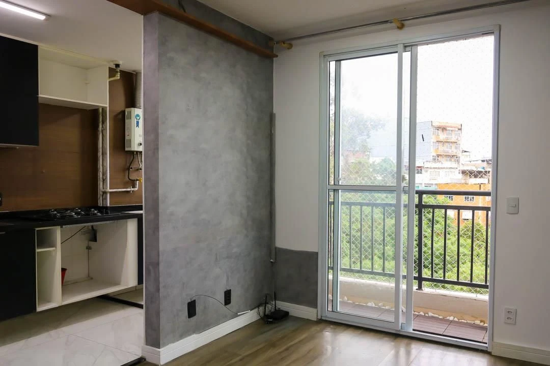 Apartamento com 2 quartos e varanda
