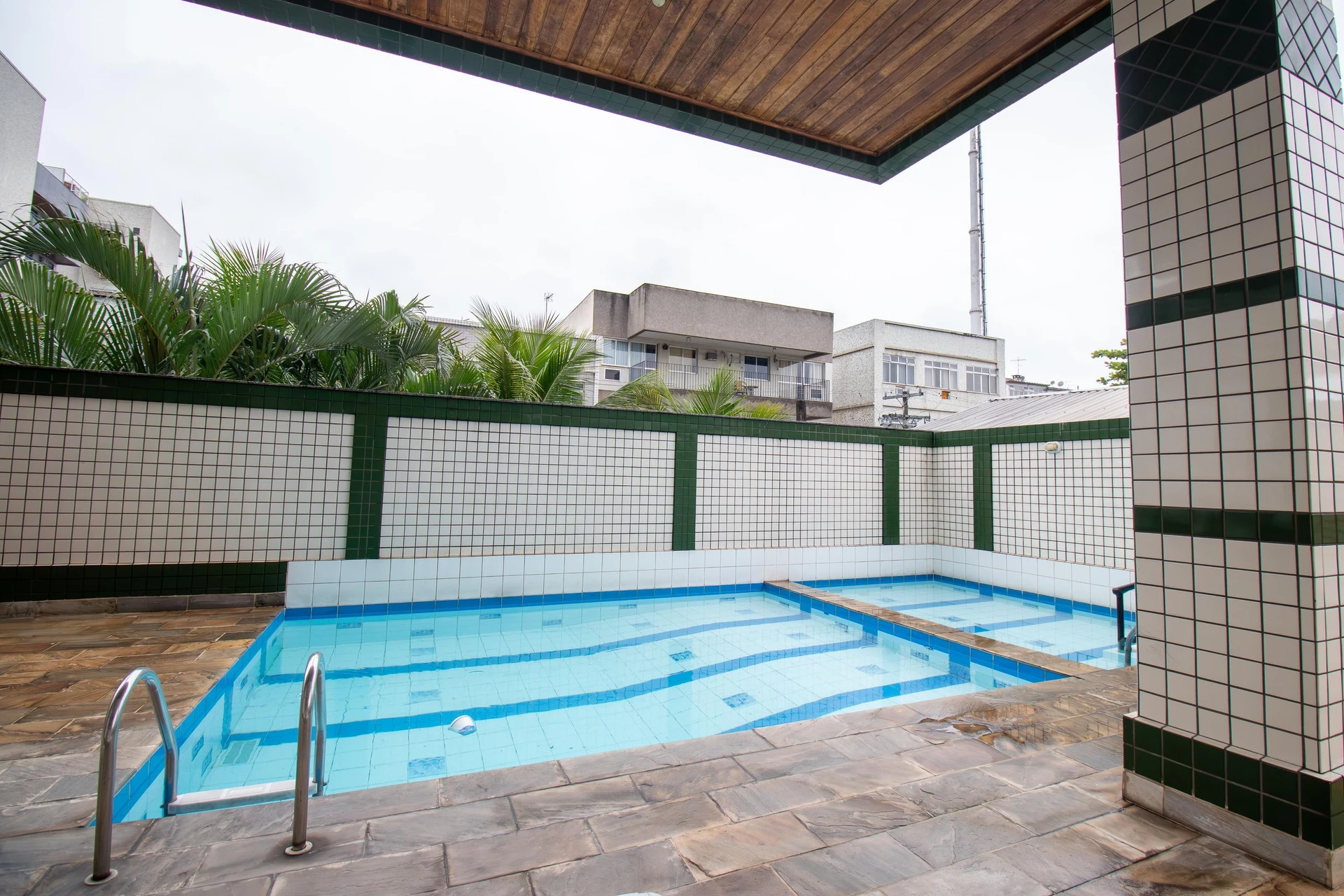 4-bedroom apartment with a balcony and 1 suite — photo 46
