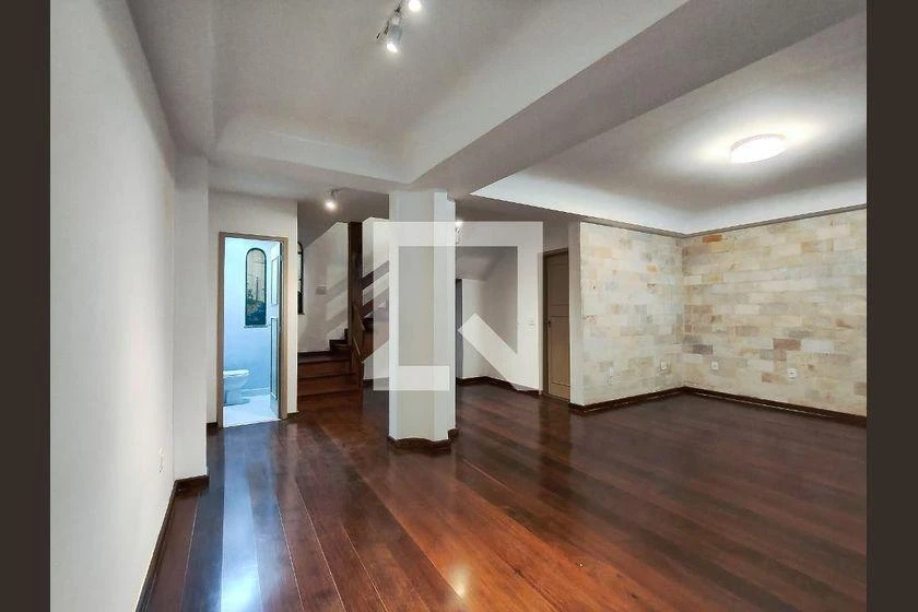 Rental house with 5 bedrooms and a balcony — photo 6
