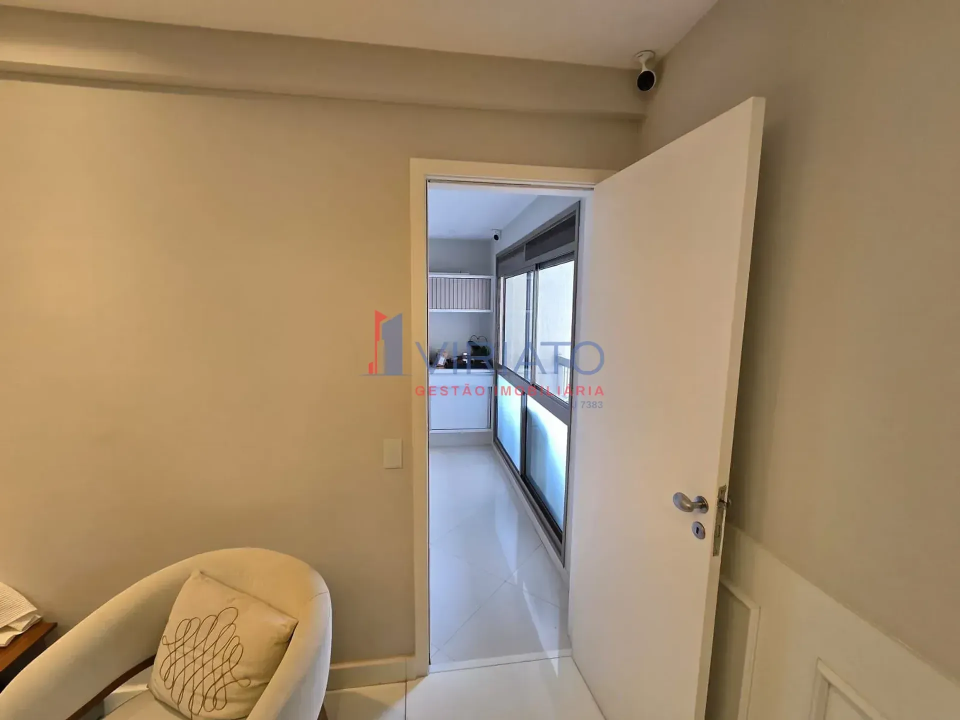 Furnished apartment with 4 bedrooms and 5 bathrooms — photo 13