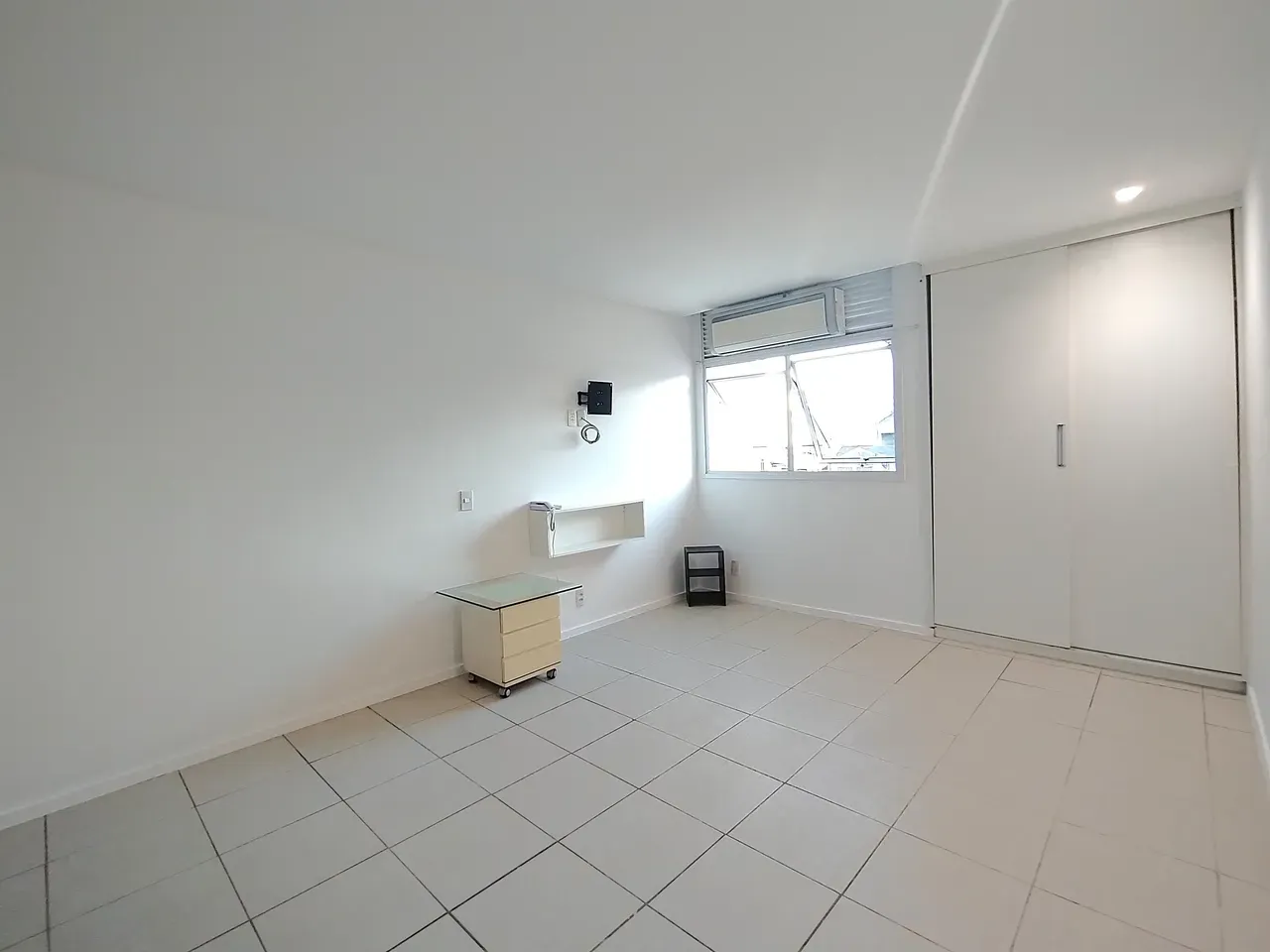 1-bedroom apartment with open-plan gas kitchen — photo 24