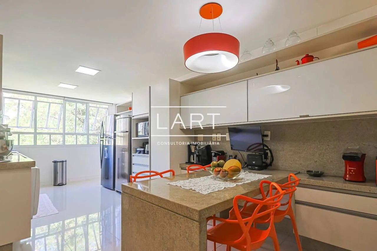 Furnished 4-bedroom apartment with open-plan kitchen — photo 17