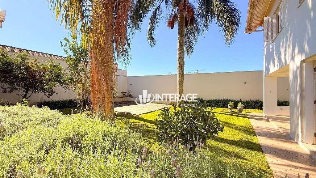 Condo house with private garden and laundry area — photo 21