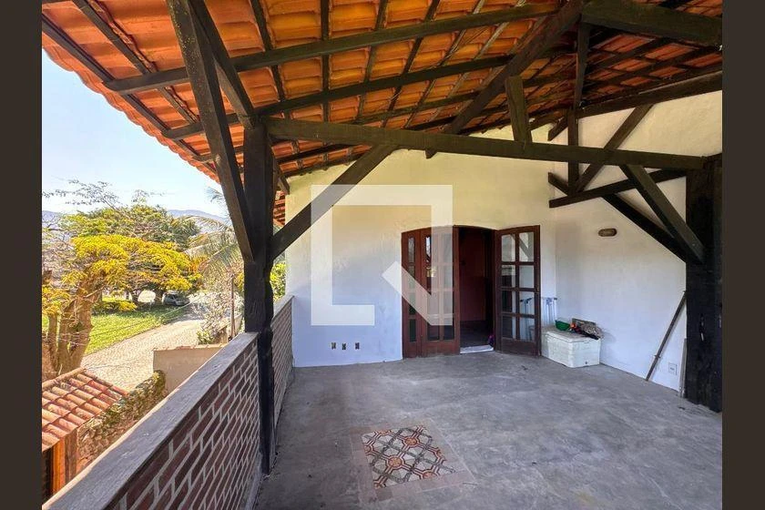 Casa de 4 dormitorios y 3 baños, 490 m² en total — photo 44