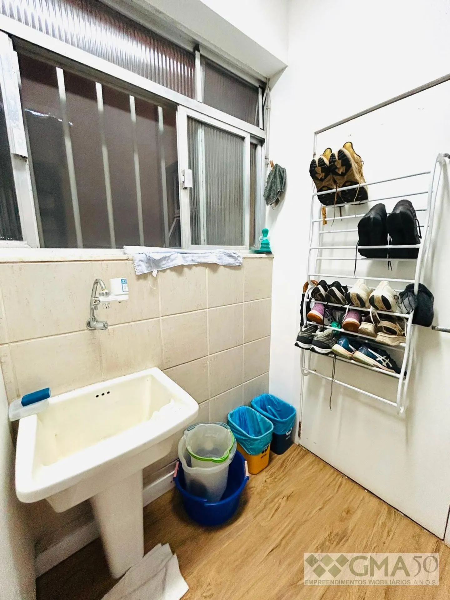 Apartamento com cozinha fechada e fogão a gás — photo 27