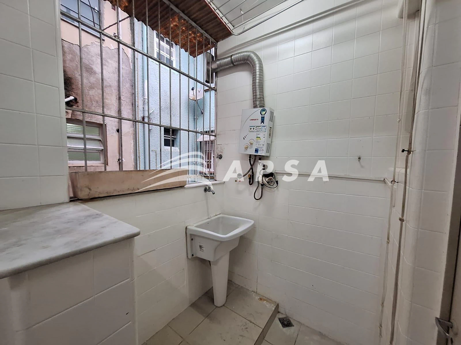 Apartamento de 2 quartos com piso de madeira ou laminado — photo 11