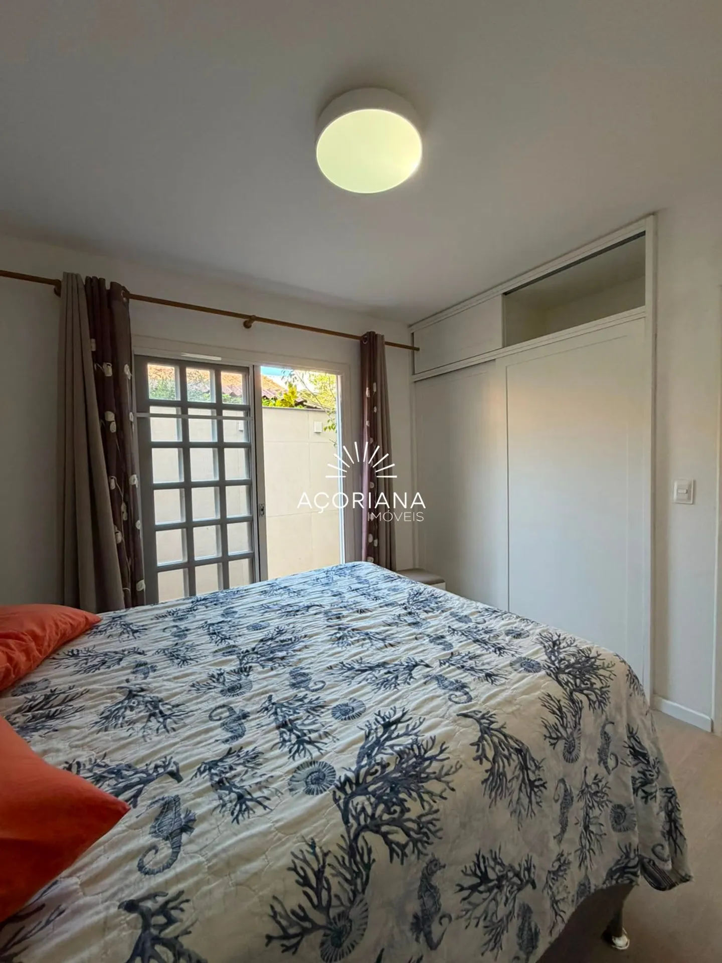 Furnished 600 m² house with 5 bedrooms and an integrated kitchen — photo 74