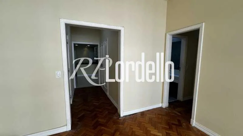 Apartment, 122 m², with wood or laminate floors — photo 26
