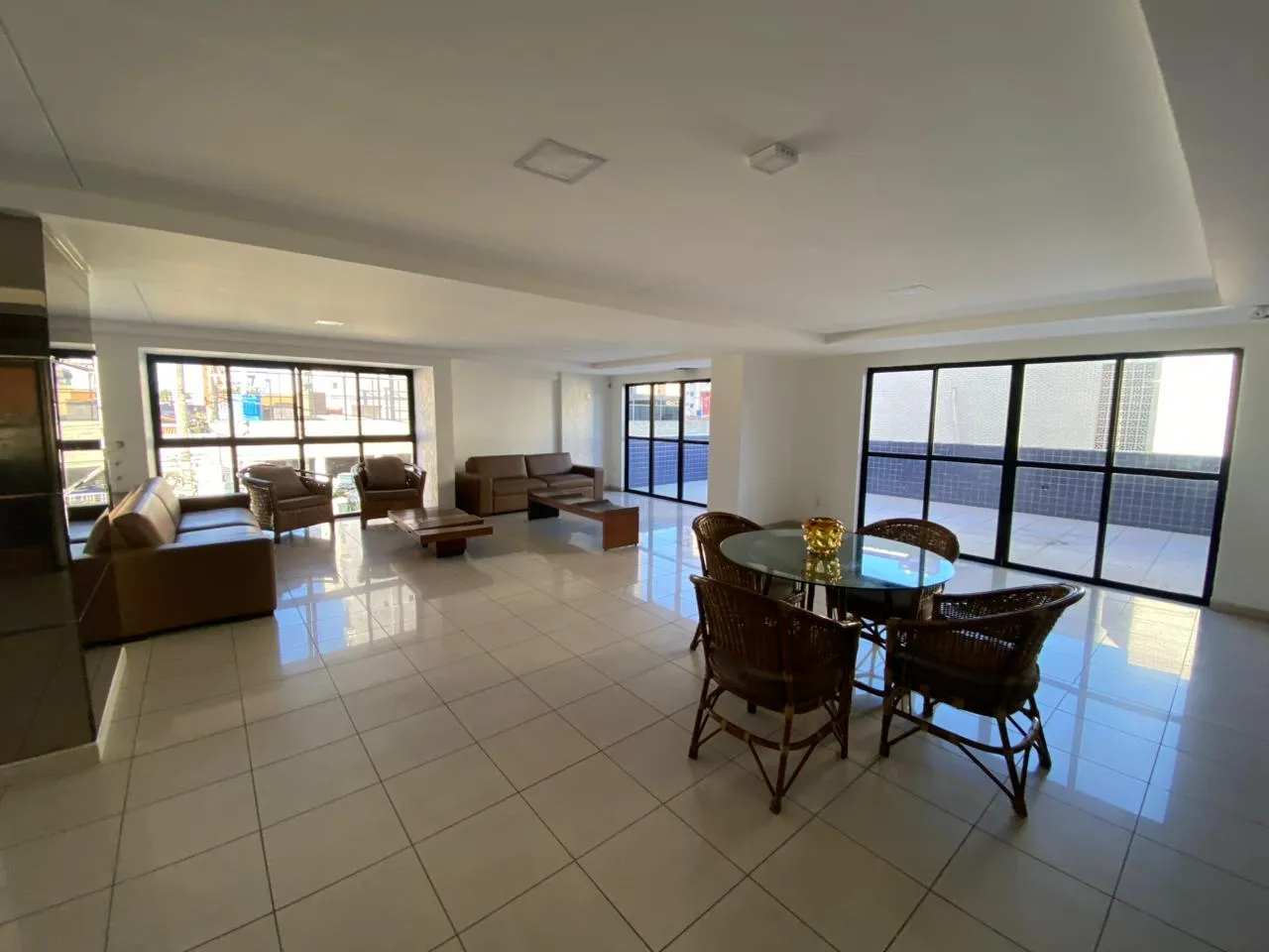 93 m² apartment with 2 bedrooms and a balcony — photo 18